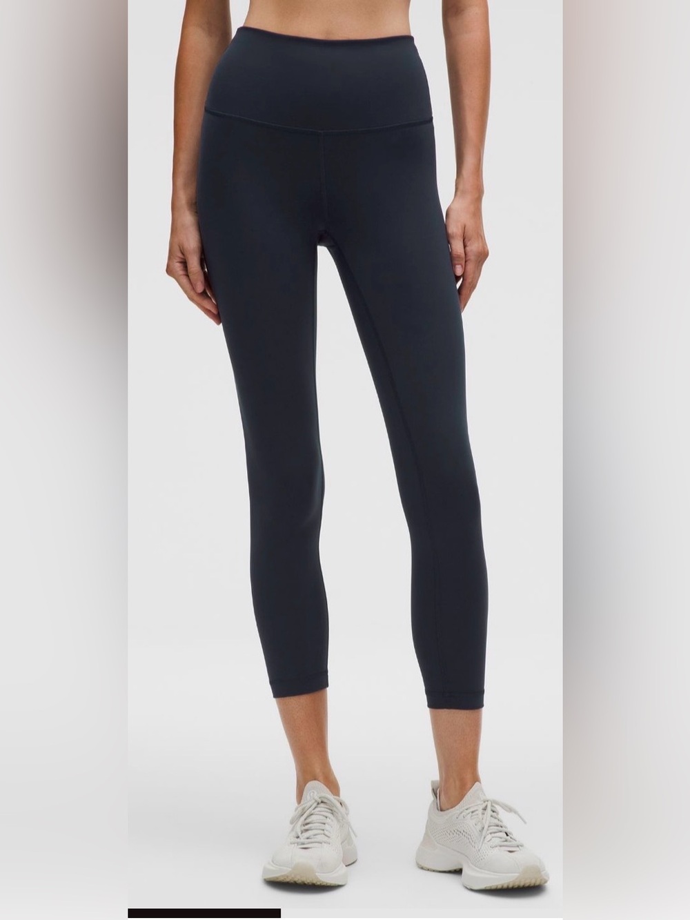 Women’s Lululemon Wunder Train High-Rise Tight 23” size 8